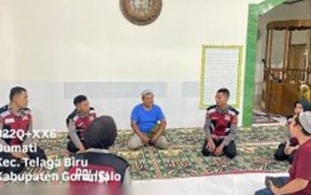 Personel Dit Samapta Polda Gorontalo Perkuat Silaturahmi Lewat Salat Magrib Berjamaah di Masjid Al Hidayah