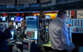 Wall Street Turun Tajam Dihantui Inflasi, Saham Produsen Chip AI Makin Tertekan