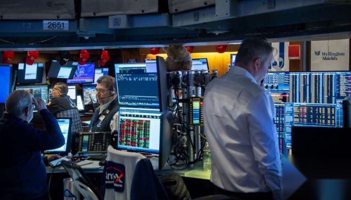 Wall Street Turun Tajam Dihantui Inflasi, Saham Produsen Chip AI Makin Tertekan