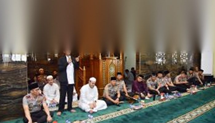 Personel Polda Gorontalo Ikuti Tausiah Ustaz Abdul Somad di Masjid Adzikro untuk Perkuat Iman, Taqwa, dan Disiplin