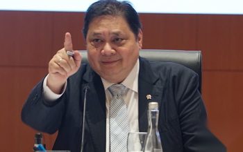 Airlangga Jelaskan IHSG Trading Halt dan Rupiah di Atas Rp18.000/US$ Tersulut Rencana MSCI