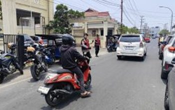 Patko Siang Dit Samapta Polda Gorontalo Sterilkan Gereja untuk Ibadah Minggu di Kota Gorontalo