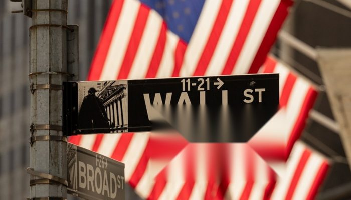Saham Pembuat Chip Turun, Wall Street Menjelang Musim Laporan Keuangan